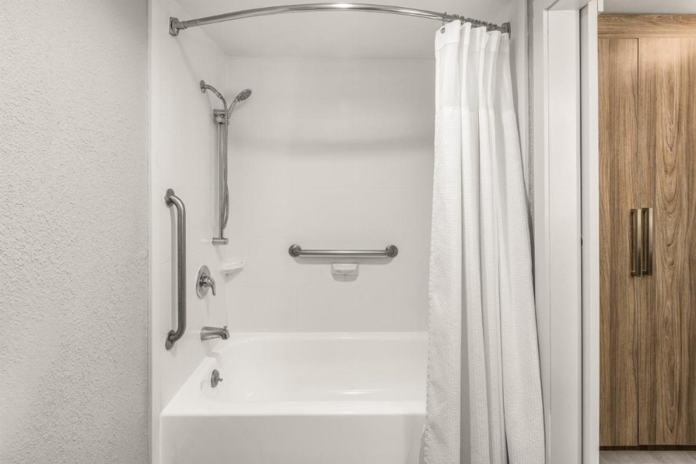 Room image 4